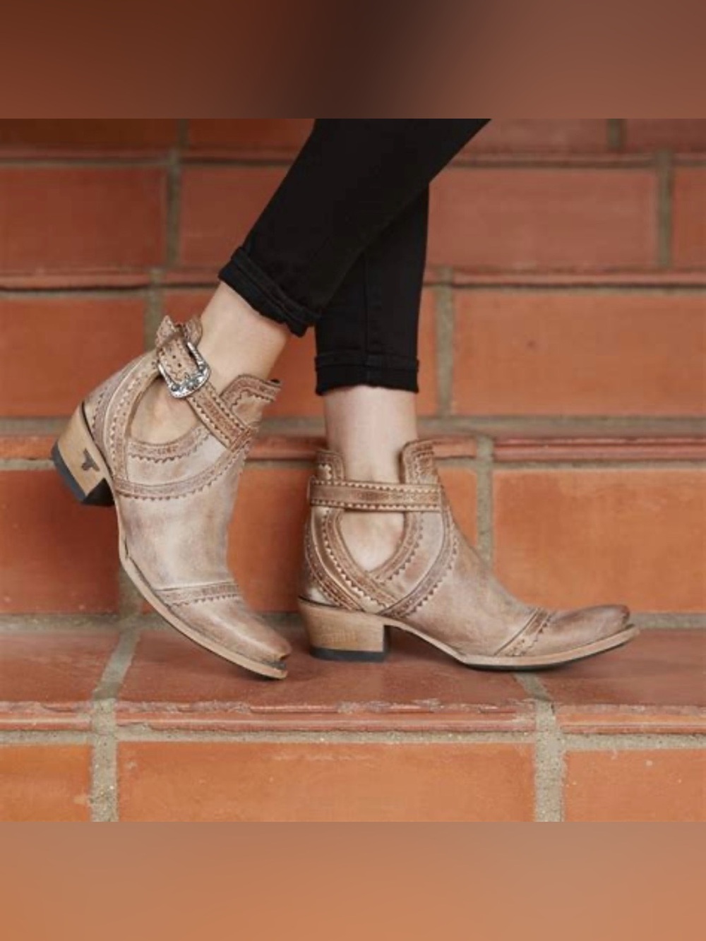 NEW Lane Women's Cahoots Distressed Leather Ankle Boots
